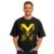 Playera Oversize negra con diseño de Wolverine X-Men en colores amarillo y negro con una "X" de fondo, impresión DTF, producto para Dropshipping.